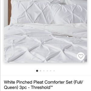 Full/queen white pinch pleat comforter set